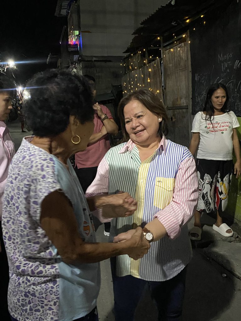 VG Nanay bings light and hope to 6 families this christmas