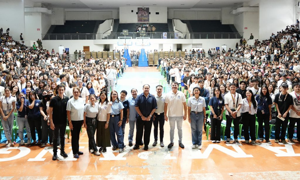 Gov Delta distributes educational assistance to nearly 3,000 Students from City San Fernando